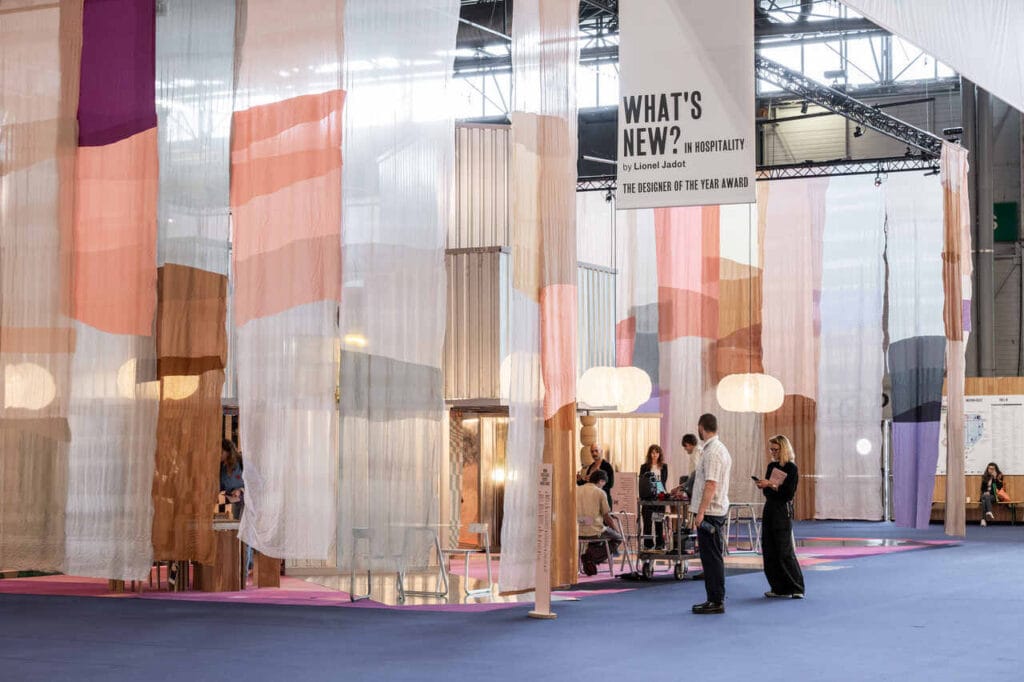Lionel Jadot miał carte blanche dla pawilonu w Paryżu, co pozwoliło mu zaprezentować swoją filozofię projektowania wnętrz. Belg jako główny cel przyjął stworzenie obszaru skoncentrowanego na gościnności. Fot. Anne-Emmanuelle Thion.