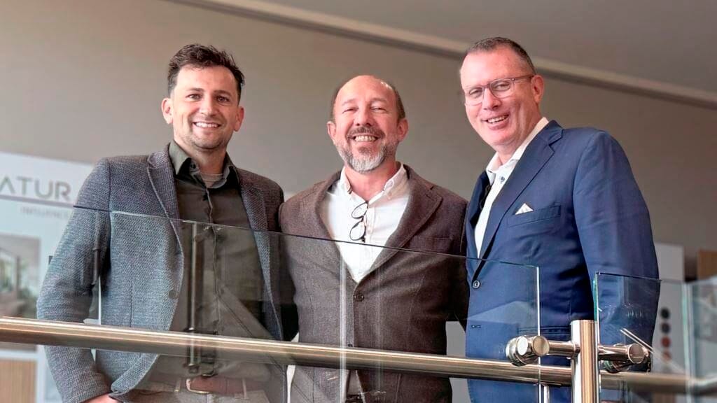 Na zdjęciu od lewej: Matthias Geisler, Flavio Nunes i David Sheehan, nowy prezes Schattdecor USA.