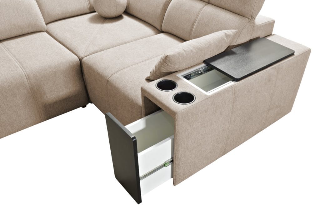 Detal narożnika Mindy IV Verita – funkcjonalny moduł z szufladą, uchwytami na kubki i stolikiem, projekt PPHU Brattex Kaniewski.