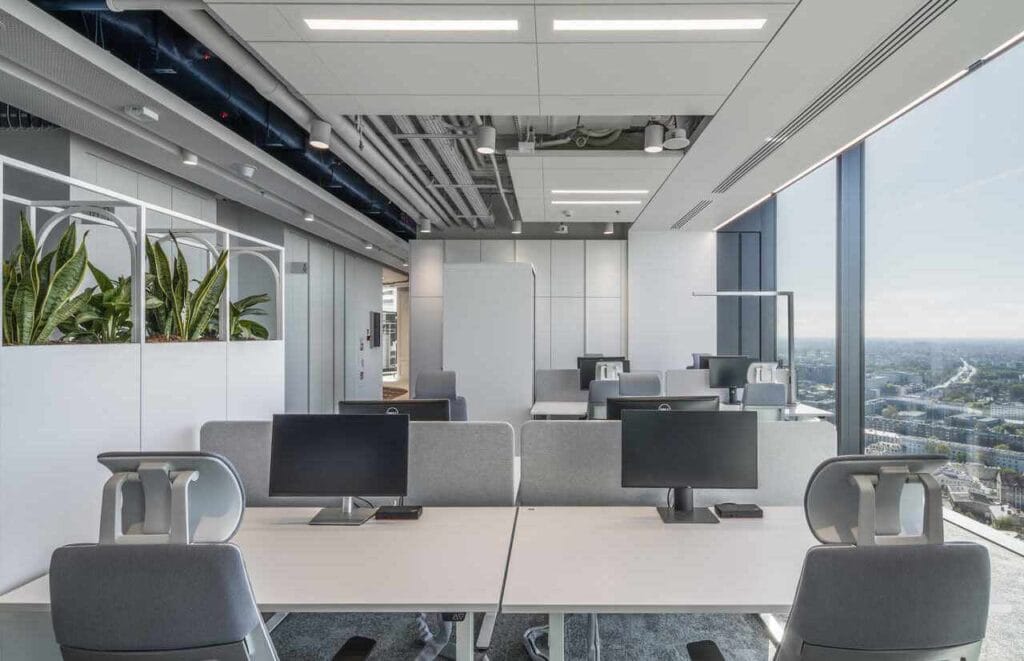 Komfort akustyczny w otwartej przestrzeni open space - biuro Ecophon w Varso Tower.