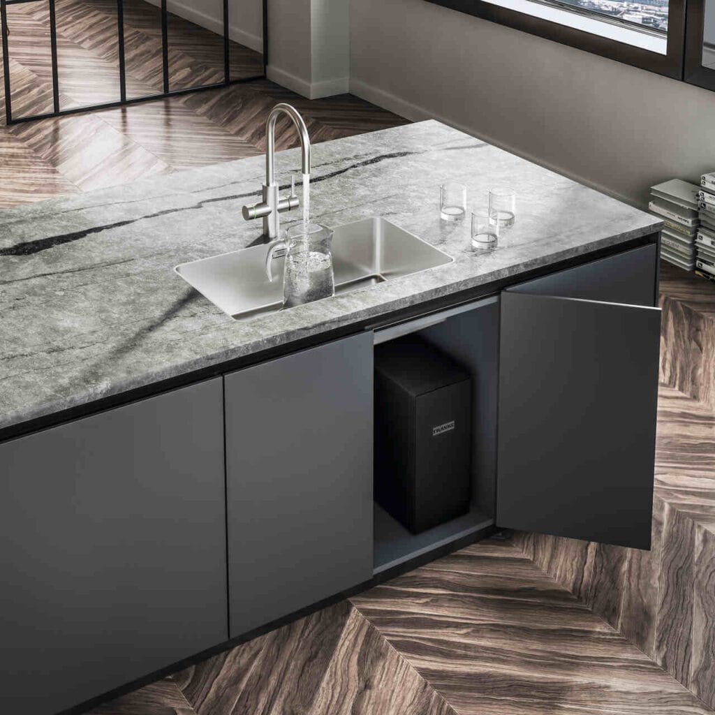 W kategorii dom – kuchnia/jadalnia: Franke Mythos Water Hub – domowy system filtrowania i zarządzania rodzajem wody, marka: Franke, projektant/zespół: Franke Design Team.