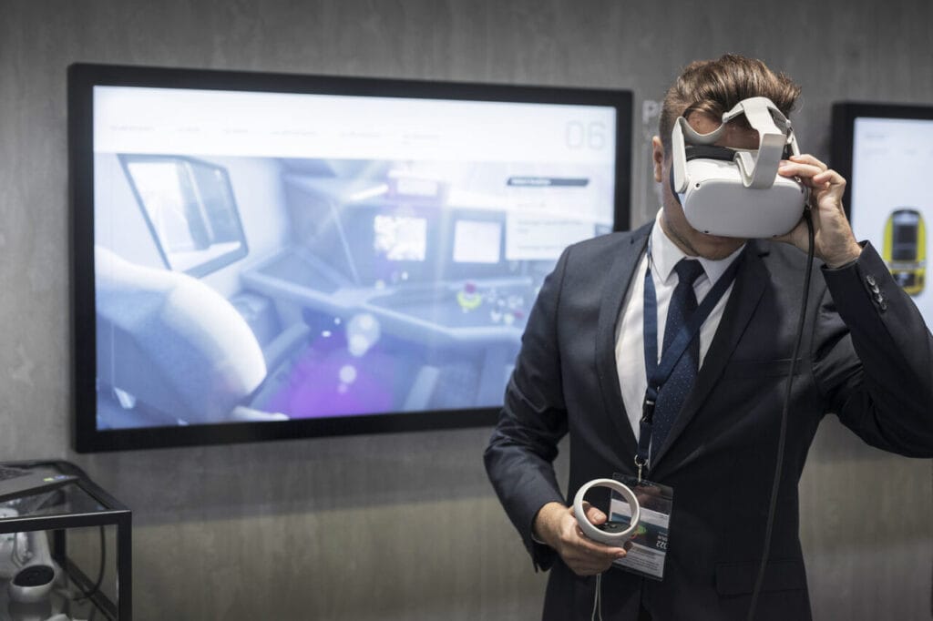 Kategoria – UX/UI: Aplikacja PESA VR Experience, marka: PESA, projektant/zespół: Miłosz Pszczóliński, Marta Wota, Realizacja: prof. Bartosz Piotrowski, Łukasz Kawczyński, Artur Wróblewski, Mikołaj Gembiak, Marta Simon, Maciej Garczyński, producent: PESA Bydgoszcz.