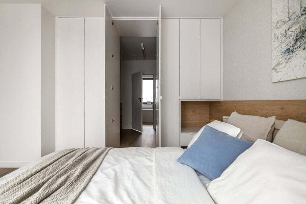 Sypialnia w stylu slow life. Projekt: Decoroom, stylizacja: Maria Szymańska. Fot. Kamila Markiewicz-Lubańska, Wnętrza w obiektywie.