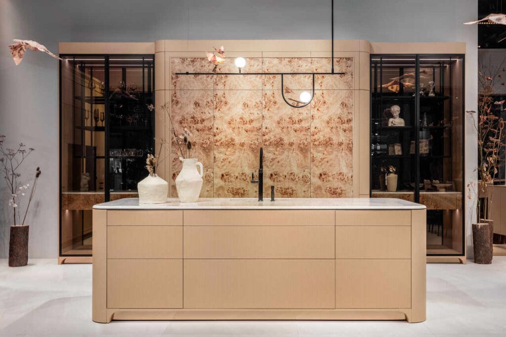 Kuchnia, która koi i uspokaja – Nature Icon od ernestrust. Zupełnie jak przyroda, która była dla niej inspiracją. Jednym z motywów przewodnich tej opowieści są łuki.