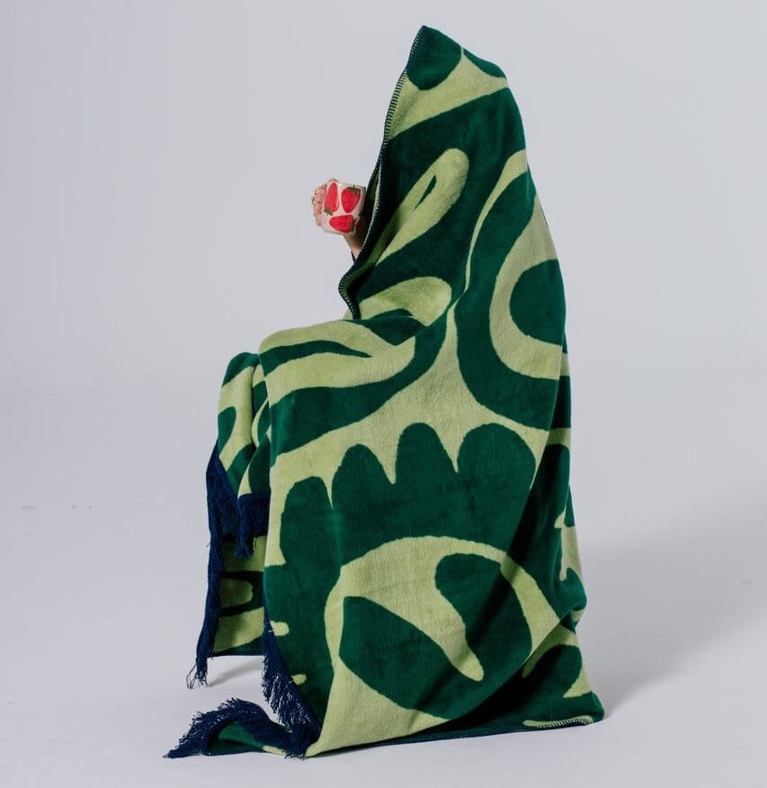 Nagroda specjalna Ministerstwa Kultury i Dziedzictwa Narodowego: Godło Wzór Roku Dla Kultury 2024 w wysokości 20 tys. zł., trafiła do firmy Szmat Skład za żakardowe koce, pledy i szaliki z autorskimi wzorami. Projektantką produktów zgłoszonych w konkursie jest Zaria Mielińska. Fot. Michał Lichtański.