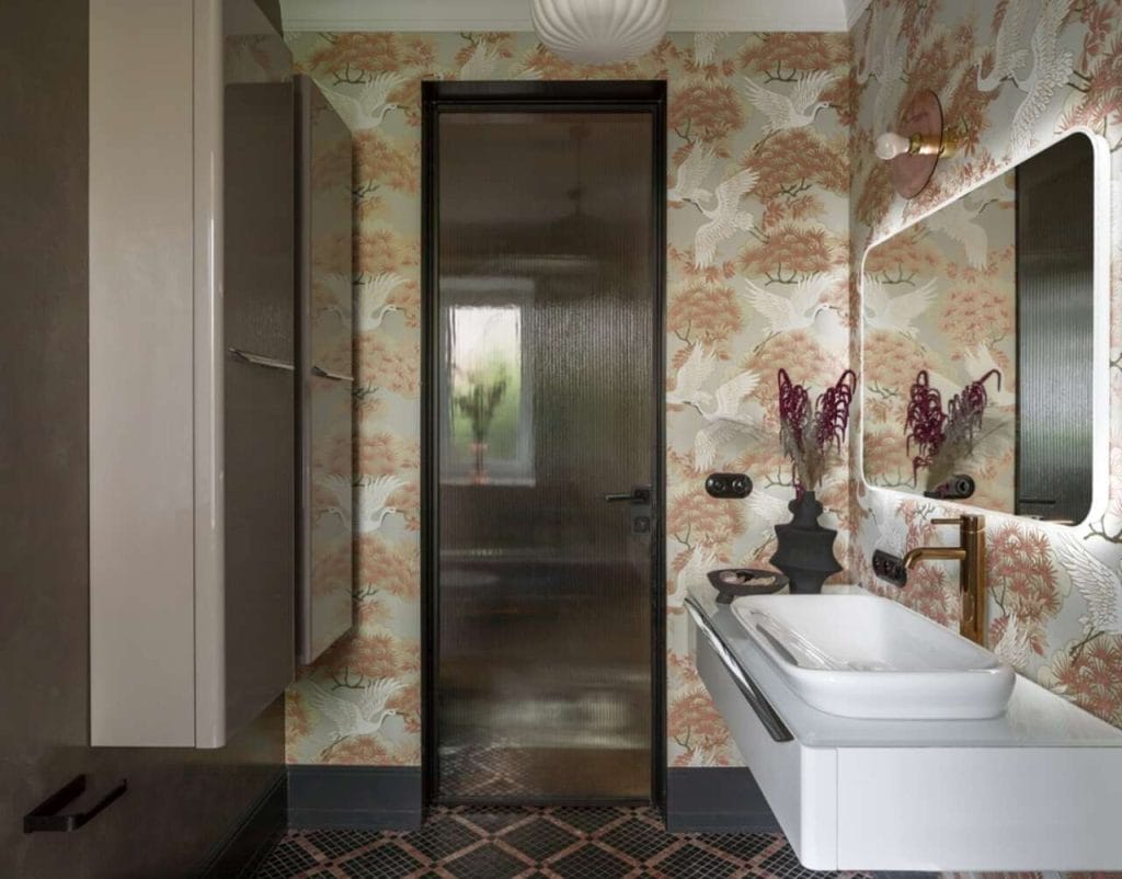 A co się dzieje, gdy profesjonalistka projektuje własne wnętrza? Jak z tym wyzwaniem poradziła sobie architekt wnętrz Anna Koszela, aranżując łazienkę dla siebie? Fot. Yassen Hristov.