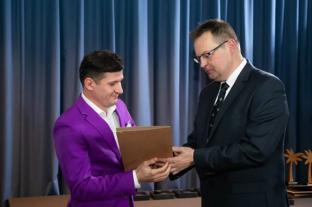Michał Pytel z diamentem za Konfigurator 3D z funkcją Rozszerzonej Rzeczywistości dla półkotapczanów dla marki Lenart - ARLITY. Fot. Tomasz Markowski.