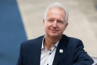 Dariusz Świątek, Managing Director RENOLIT Polska.