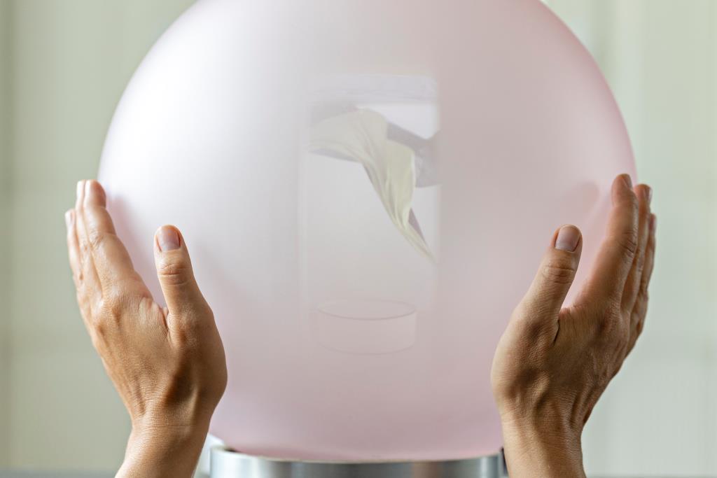 Dream View Sphere od Lise Vester Studio i materiały konopne.