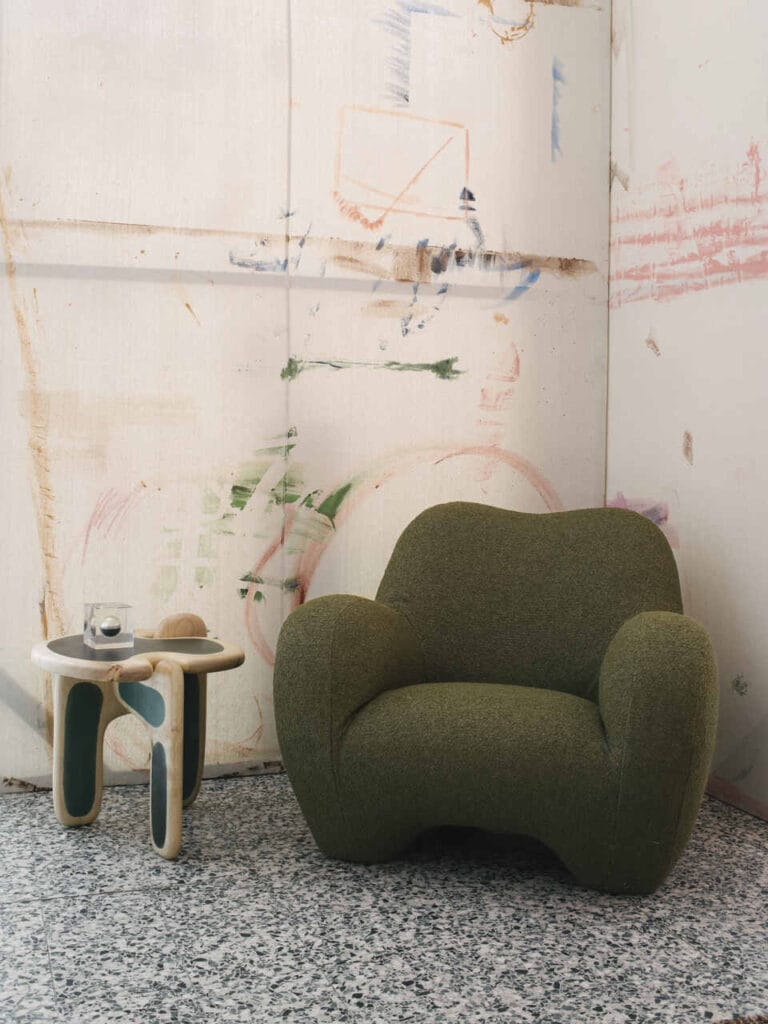 Postanowiłam znaleźć to, co najlepsze w Wielkiej Brytanii. I znalazłam to. Assemblage 08 celebruje wiedzę i dziedzictwo rzemieślników. Umiejętności przekazywane z rąk do rąk, przez pokolenia – mówi Faye Toogood. Fot. Federico Ciamei.