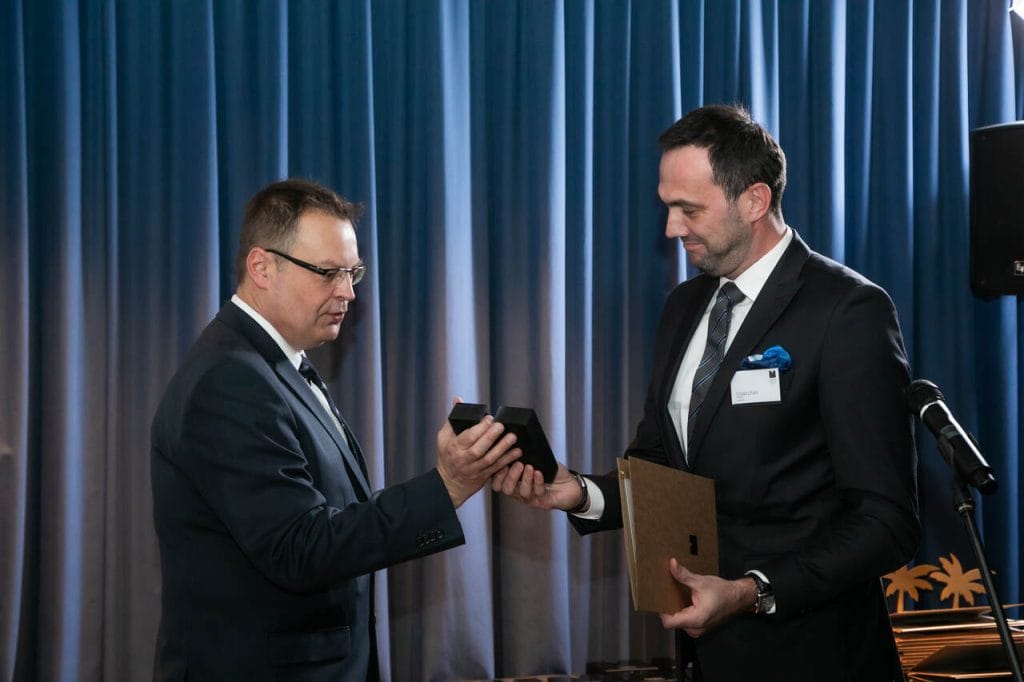 Do rąk Grzegorza Rojka powędrował Diament Meblarstwa za kolekcję tkanin tapicerskich GLORYA - FIBERO G.ROJEK, J.ROJEK SPÓŁKA JAWNA. Fot. Tomasz Markowski.