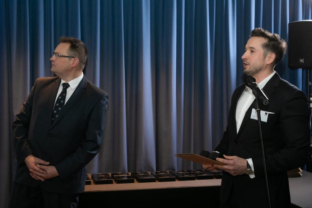 Piotr Mazurek, GTV Poland, dziękuje za drugi diament dla firmy - gniazdo meblowe SOFITO. Fot. Tomasz Markowski.