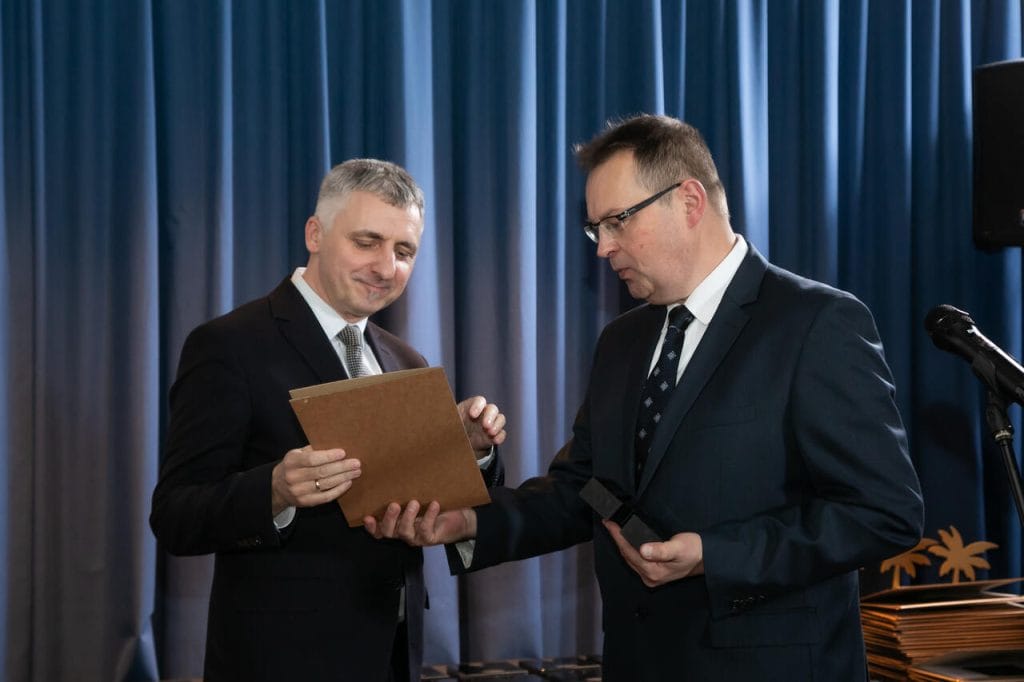 Marcin Warmuz z nagrodą za KOLEKCJĘ MEBLI AMORE COLORE - Hubertus Design Sp. z o.o. Fot. Tomasz Markowski.