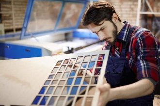 Przy niesprzyjających czynnikach i braku wyraźnych sygnałów ożywienia popytu, zwłaszcza na rynkach zagranicznych, przychody firm w branży meblarskiej w 2025 r. powinny wrócić na ścieżkę wzrostu.