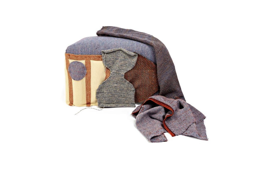 Knit to Sit to projekt realizowany w ramach Centrum Zrównoważonej Produkcji Tekstylnej przy VIA University College. Bada zrównoważone możliwości wykorzystania technologii dziania zamiast tkania.