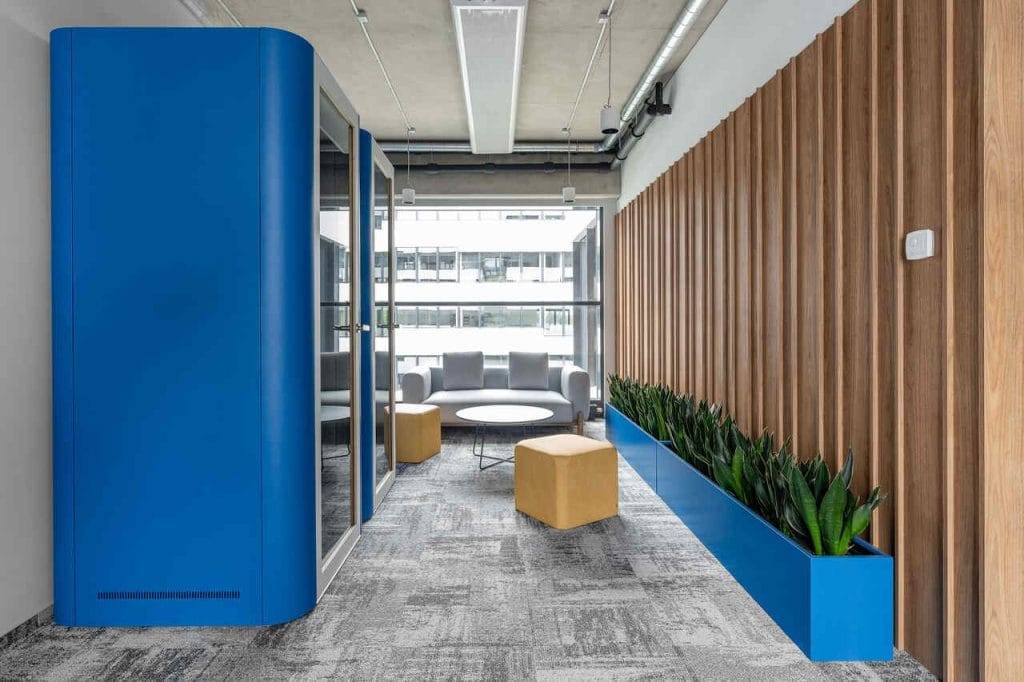 Biuro firmy Stadler, proj. BIT CREATIVE w składzie: arch. Barnaba Grzelecki, arch. Jakub Bubel, arch. Joanna Zaorska. Fot. Fotomohito.