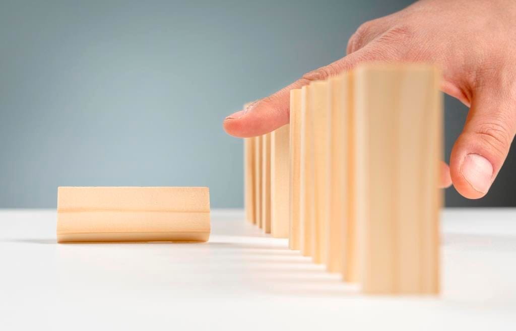 W zestawieniu największych producentów płyt w Polsce uwzględnione są tylko te firmy, których zadeklarowany w KRS przedmiot działalności obejmuje PKD 16.21Z Produkcja arkuszy fornirowych i płyt wykonanych na bazie drewna.