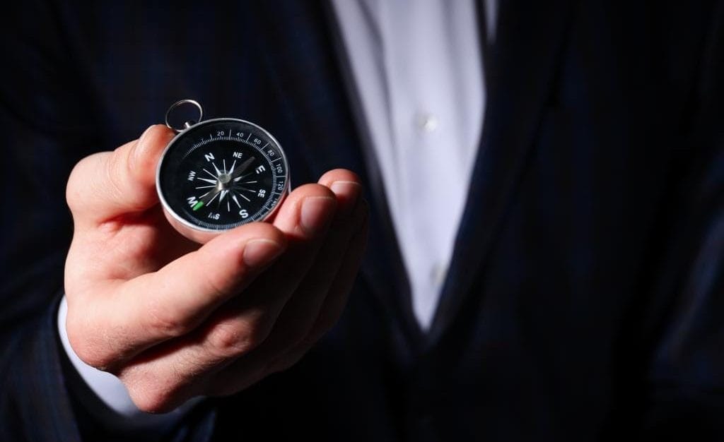 W opinii Romana Dariusza Kołakowskiego, każdy z siedmiu scenariuszy może wzajemnie na siebie wpływać, tworząc dynamiczny obraz rozwoju branży meblarskiej w 2025 roku. Fot. atlascompany / Freepik.