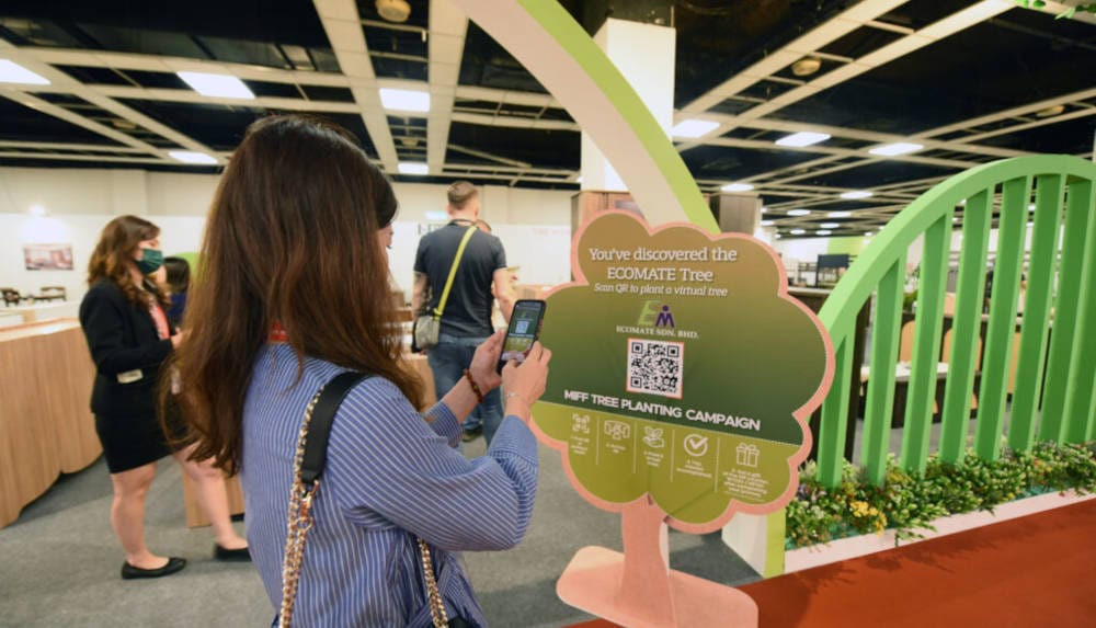 Zwiedzający na targach MIFF sadzili wirtualne drzewa.