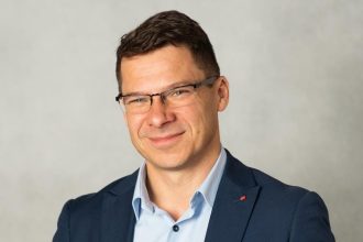 Waldemar Zawiślak, dyrektor sprzedaży w Egger Biskupiec.