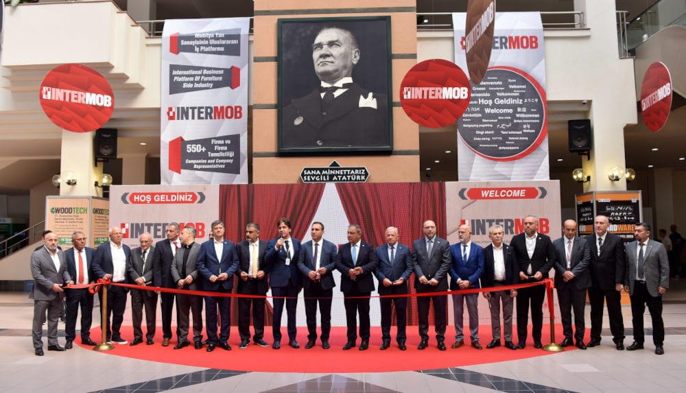 26. edycję targów Intermob 2024 uroczyście rozpoczął przemówieniem i przecięciem wstęgi Berkan Öner, dyrektor generalny RX Tüyap.