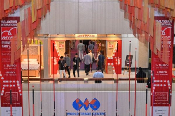 Hala targowa MIFF 2026 w Kuala Lumpur – przestrzeń spotkań branży meblarskiej i rozmów B2B