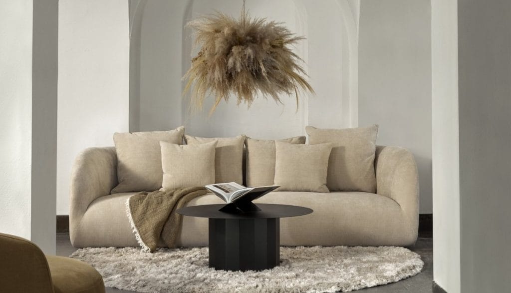 Pebble Sofa by Vilmers - modułowa sofa zaprojektowana we współpracy z Ianem Archerem, łącząca organiczne kształty i skandynawską estetykę. Fot. Vilmers