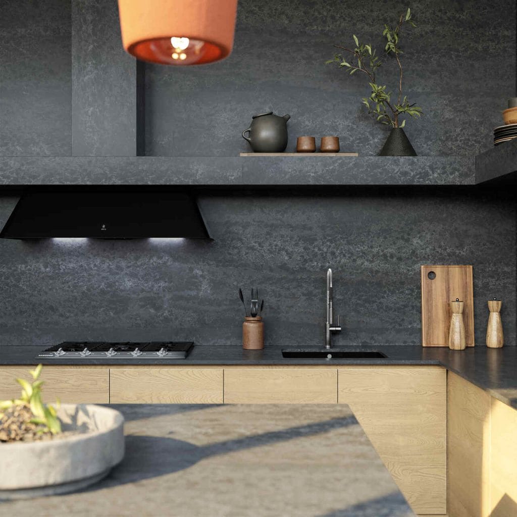 Kolekcja EARTHIC® by SilestoneXM, opracowana we współpracy z włoskim studiem Formafantasma, łączy wysokiej jakości minerały i materiały z recyklingu, tworząc najbardziej zrównoważoną powierzchnię dostępną na rynku. Nowy SilestoneXM to designerska powierzchnia mineralna wykonana z materiałów premium i pochodzących z recyklingu, o maksymalnie 10% zwartości krzemionki krystalicznej. Poprzez EARTHIC®, Cosentino i Formafantasma proponują nowe i bardziej zrównoważone podejście do projektowania powierzchni.