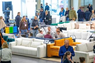 Zwiedzający MEBLE POLSKA 2025 przyjechali z ponad 70 krajów, co pokazuje globalny zasięg targów.