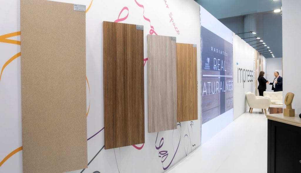 Stoisko Impress Decor na targach Meble Polska 2025. Firma prezentowała kolekcję I`m iFoil Express.