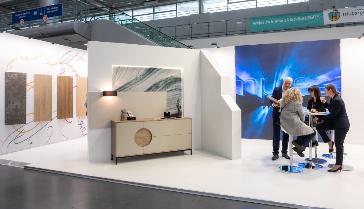 Stoisko Impress Decor na targach Meble Polska 2025. Firma prezentowała kolekcję I`m iFoil Express.