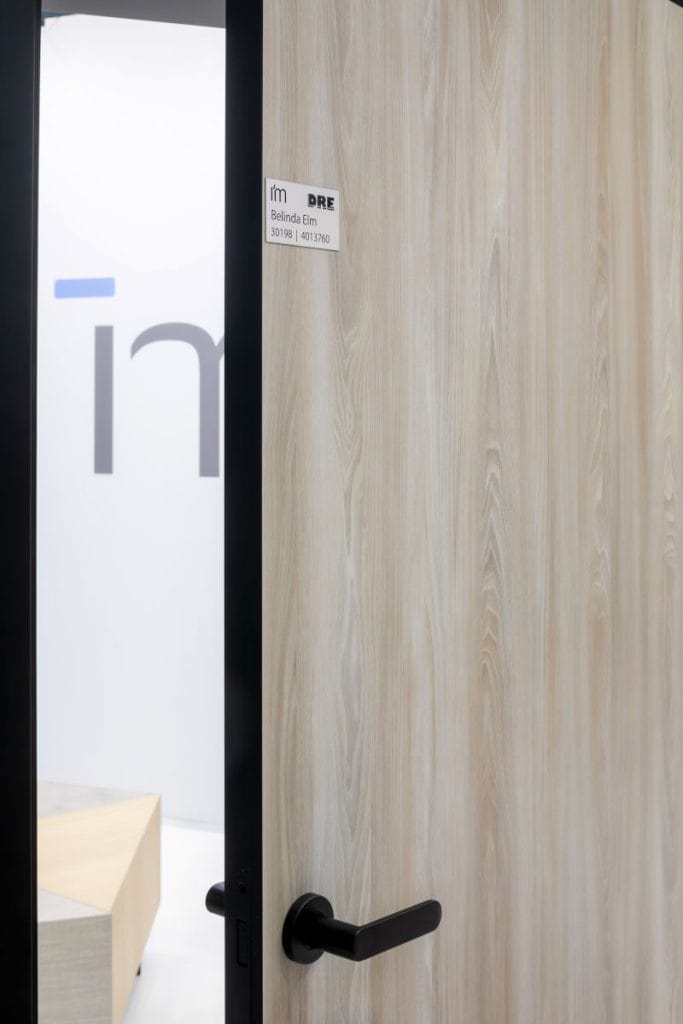 Stoisko Impress Decor na targach Meble Polska 2025. Firma prezentowała kolekcję I`m iFoil Express.