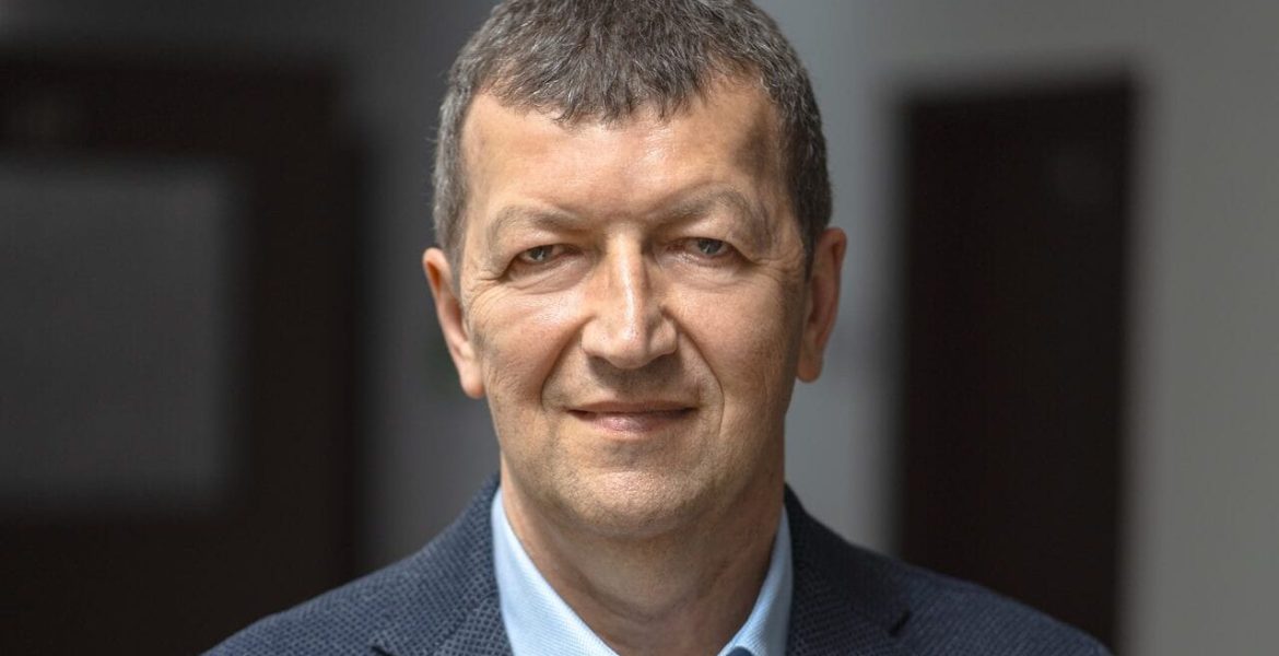 Jarosław Michniuk pełni funkcję prezesa zarządu Paged Morąg i Paged Meble. Jest członkiem zarządu EPF – Europejskiego Stowarzyszenia Producentów Paneli oraz OIGPM - Ogólnopolskiej Izby Gospodarczej Producentów Mebli. Fot. Tomasz Kulesza.