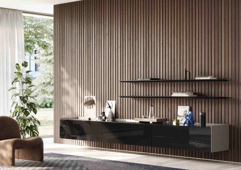 Błyszcząca czarna szafka i drewniane panele ścienne z pionowych lameli tworzą atrakcyjny kontrast. Fot. Kettnaker.