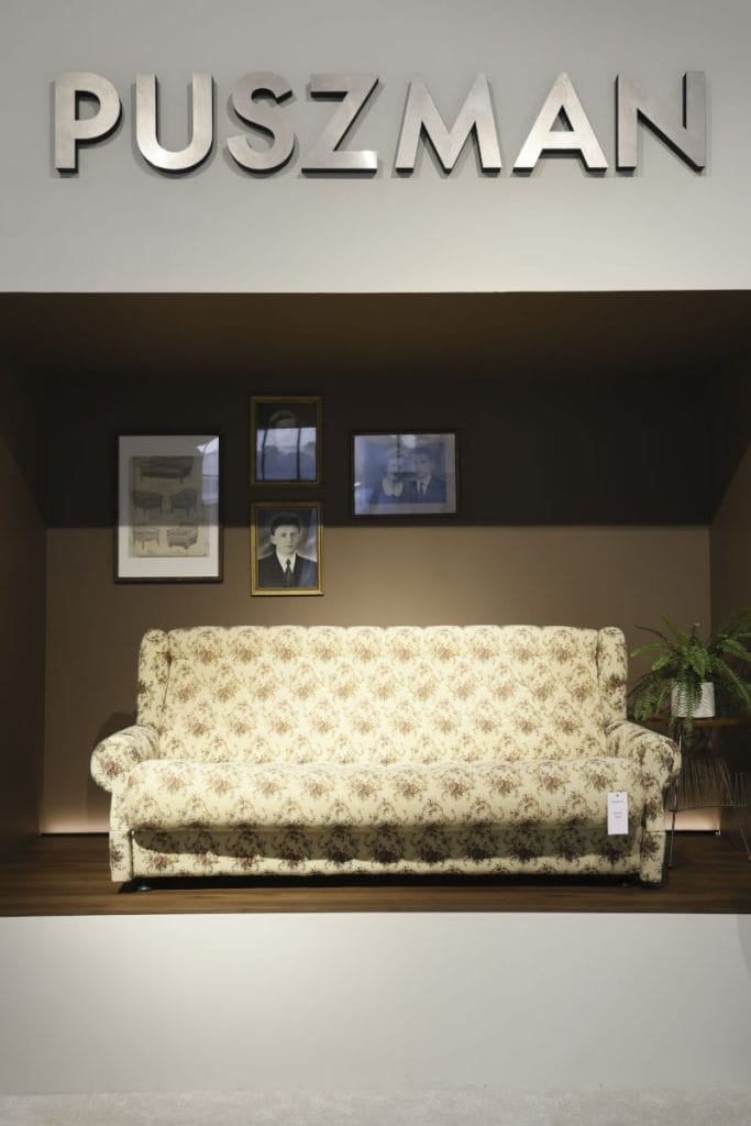 Puszman - sofa Janina na targach Meble Polska 2025 w Poznaniu
