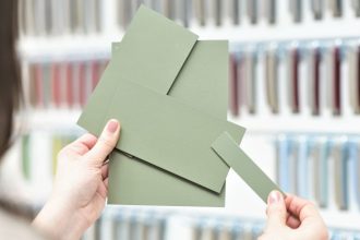 Dopasowanie obrzeży Rehau do nowej kolekcji MoodStories Woodeco