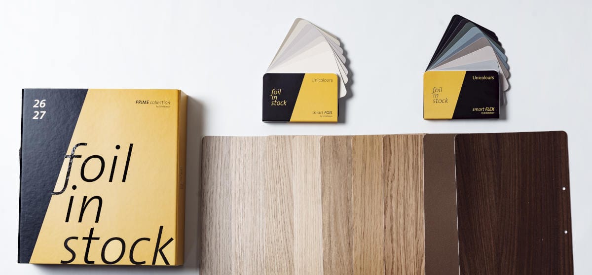 Schattdecor - folder z dekorami i przykładowe kolory zaprezentowane na białym tle