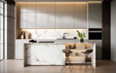 Nowoczesna kuchnia z wyspą w białym marmurze i zabudową z gładkimi frontami