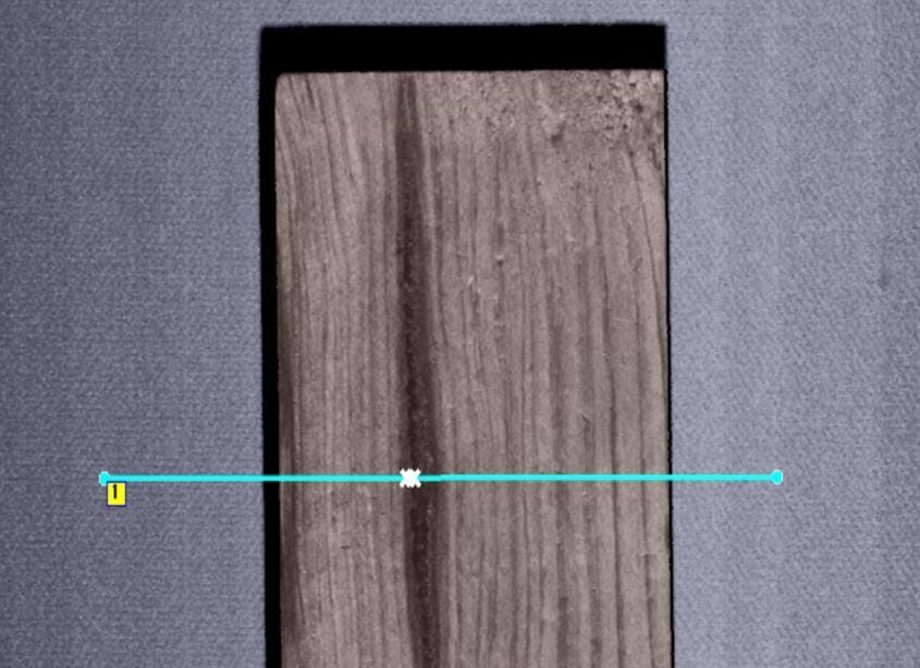 Wypływ z kieszeni żywicznej.