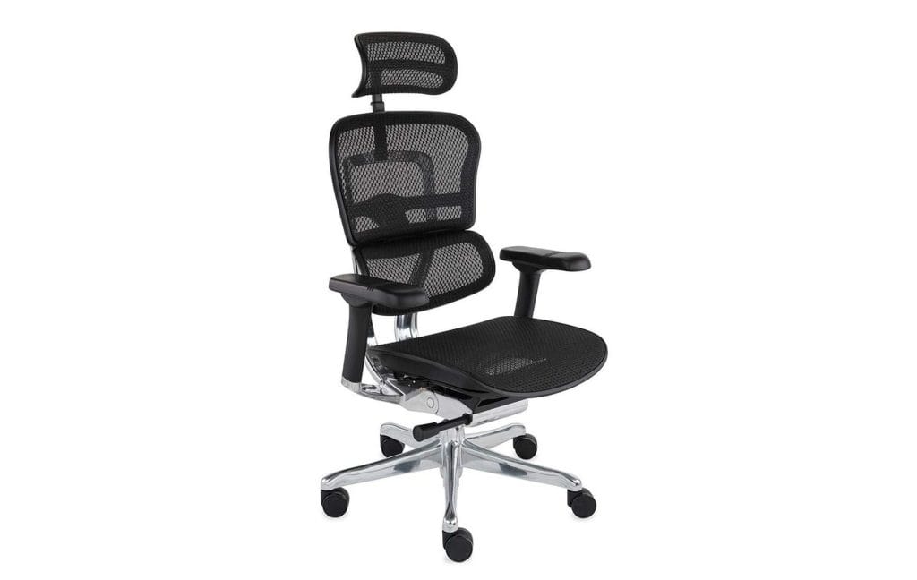 Nowoczesny fotel obrotowy premium z oferty Deerhorn meble to idealne rozwiązanie dla pracowników biurowych spędzających długie godziny przy komputerze. Spełnia kryteria Rozporządzenia Ministra Rodziny i Polityki Społecznej z 2023 r., zapewniając najwyższy standard ergonomii. Wyprofilowane, oddychające oparcie wspiera kręgosłup, a regulowany zagłówek i podłokietniki odciążają kark i ramiona. Stabilna, chromowana podstawa gwarantuje trwałość, a szeroki zakres regulacji pozwala na pełne dopasowanie do użytkownika. To fotel, który zwiększa komfort, wspiera zdrową postawę i podnosi efektywność pracy.