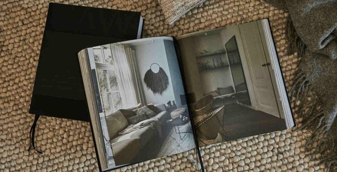 „SAW – Ludzie i Wnętrza”, projekt: Anna Olga Chmielewska (koncepcja artystyczna, redaktoraka naczelna), Adam Pulwicki (koncepcja artystyczna), Jola Skóra (koncepcja artystyczna, fotoedycja), Justyna Krüger, Jerzy Sadowski, Maciej Kłosowski (projekt graficzny), Agnieszka Krzysztoń (redakcja tekstów, korekta), Agnieszka Stefańska (opieka artystyczna), Justyna Beczek, Romana Tryc (opieka organizacyjna), HSH PR (promocja), produkcja: wydawca: SAW – Stowarzyszenie Architektów Wnętrz.