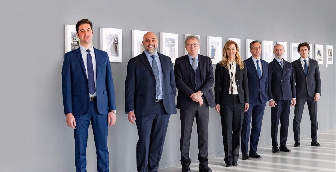 Od lewej: Martino Gemmani, Enrico Aureli, Marco Mancini, Valentina Aureli, Giovanni Gemmani, Andrea Aureli i Luca Franceschini. Źródło: Scm Group.