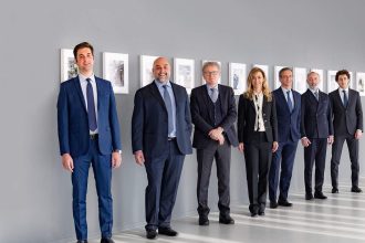 Od lewej: Martino Gemmani, Enrico Aureli, Marco Mancini, Valentina Aureli, Giovanni Gemmani, Andrea Aureli i Luca Franceschini. Źródło: Scm Group.