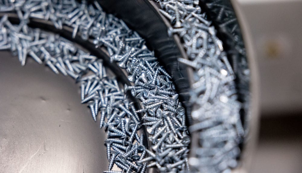 Konfekcjonowanie okuć meblowych - usługa oferowana przez Silplast Packing.