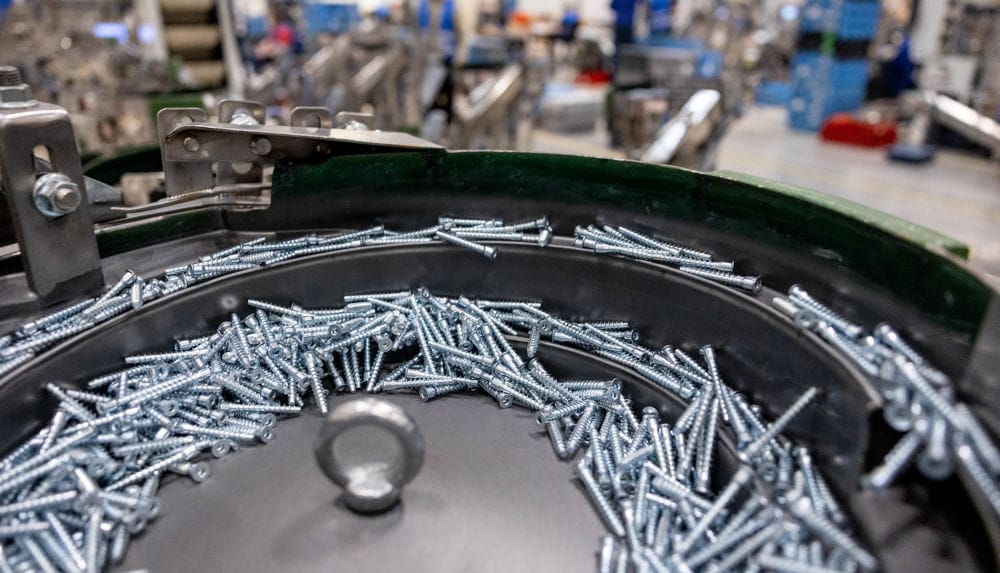 Konfekcjonowanie okuć meblowych - usługa oferowana przez Silplast Packing.