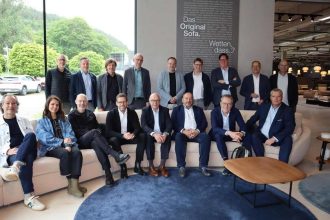 Spotkanie dwóch ważnych na niemieckim rynku meblarskim stowarzyszeń Niemieckiego Przemysłu Mebli Tapicerowanych (VdDP) i Przemysłu Mebli Domowych (VdDW).