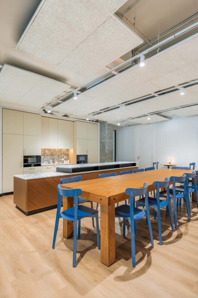 Przestrzeń biurowa Apsys Polska, projekt autorstwa pracowni Boris Kudlička with Partners.