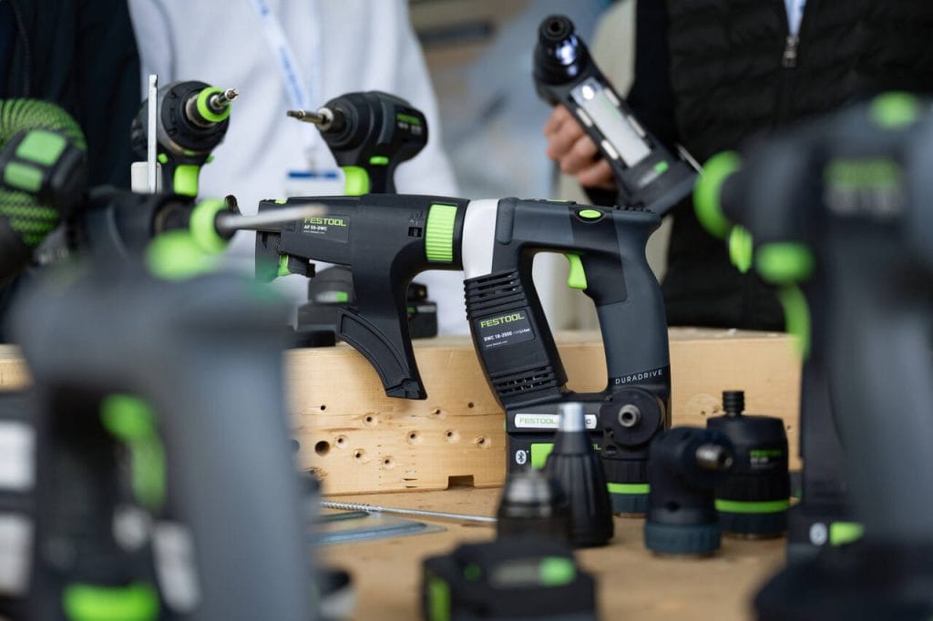 Świętujący w tym roku 100-lecie działalności Festool wystawiał się na targach LIGNA 2025 na otwartym terenie. Fot. Rainer Jensen, Deutsche Messe.