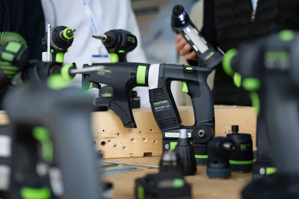 Świętujący w tym roku 100-lecie działalności Festool wystawiał się na targach LIGNA 2025 na otwartym terenie. Fot. Rainer Jensen, Deutsche Messe.