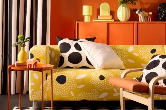 Produkty z kolekcji HÖSTAGILLE IKEA - nowości i dekoracje - są inspirowane odważnymi połączeniami kolorów.